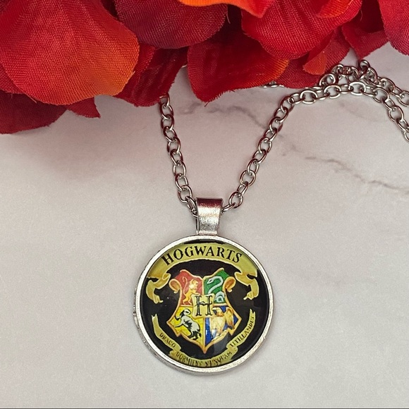 Harry Potter Hogwarts House Crest Pendant - Picture 6 of 11
